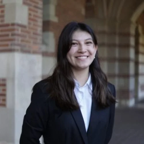 Headshot of Elliana Tsang - Third Year Molecular, Cellular, & Developmental Biology