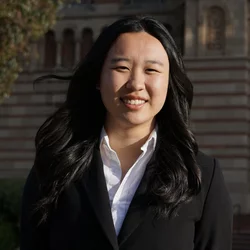 Headshot of Caitlin Tang - Third Year Computational and Systems Biology
